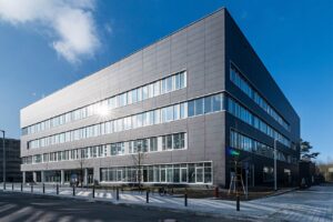 Forschungsgebäude - EAM Zentrum für nanostrukturierte FILME (IZNF)